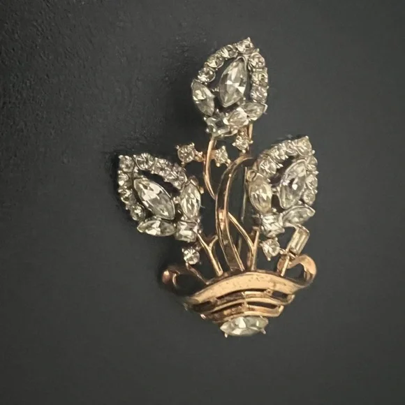 CROWN TRIFARI Vtg ALFRED PHILIPPE Clear Rhinestone Flower Basket Brooch - Picture 3 of 6